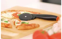 Fiskars Radełko do pizzy Functional Form New